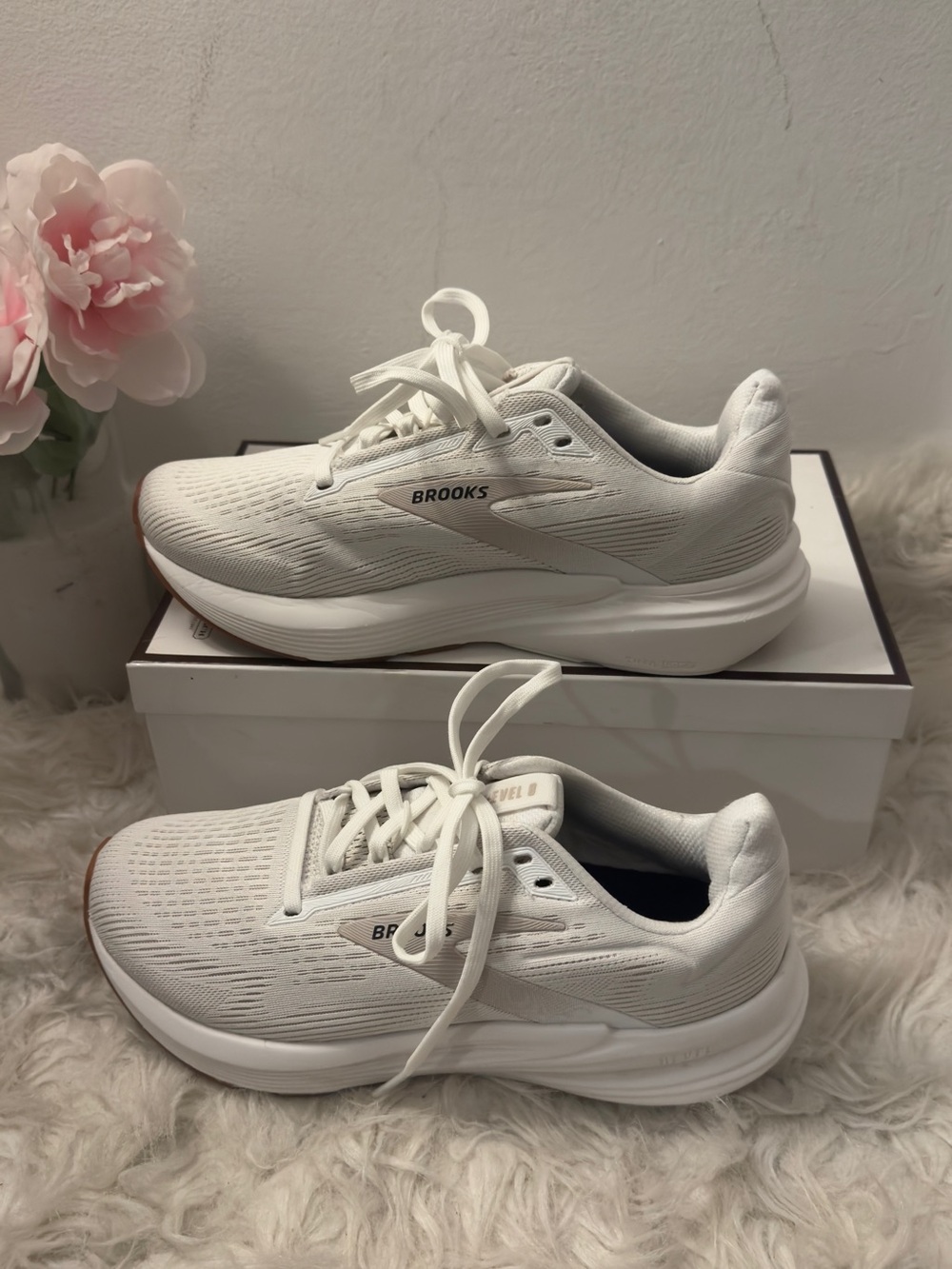 Brooks Revel 8 White Running Shoes Women’s Size 8.5 Athletic Sneakers